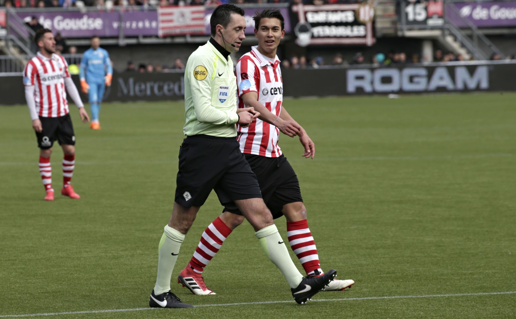 Dennis Higler fluit in stadsderby Sparta Rotterdam Sparta Rotterdam Dennis Higler fluit in stadsderby Sparta Rotterdam Sparta Rotterdam