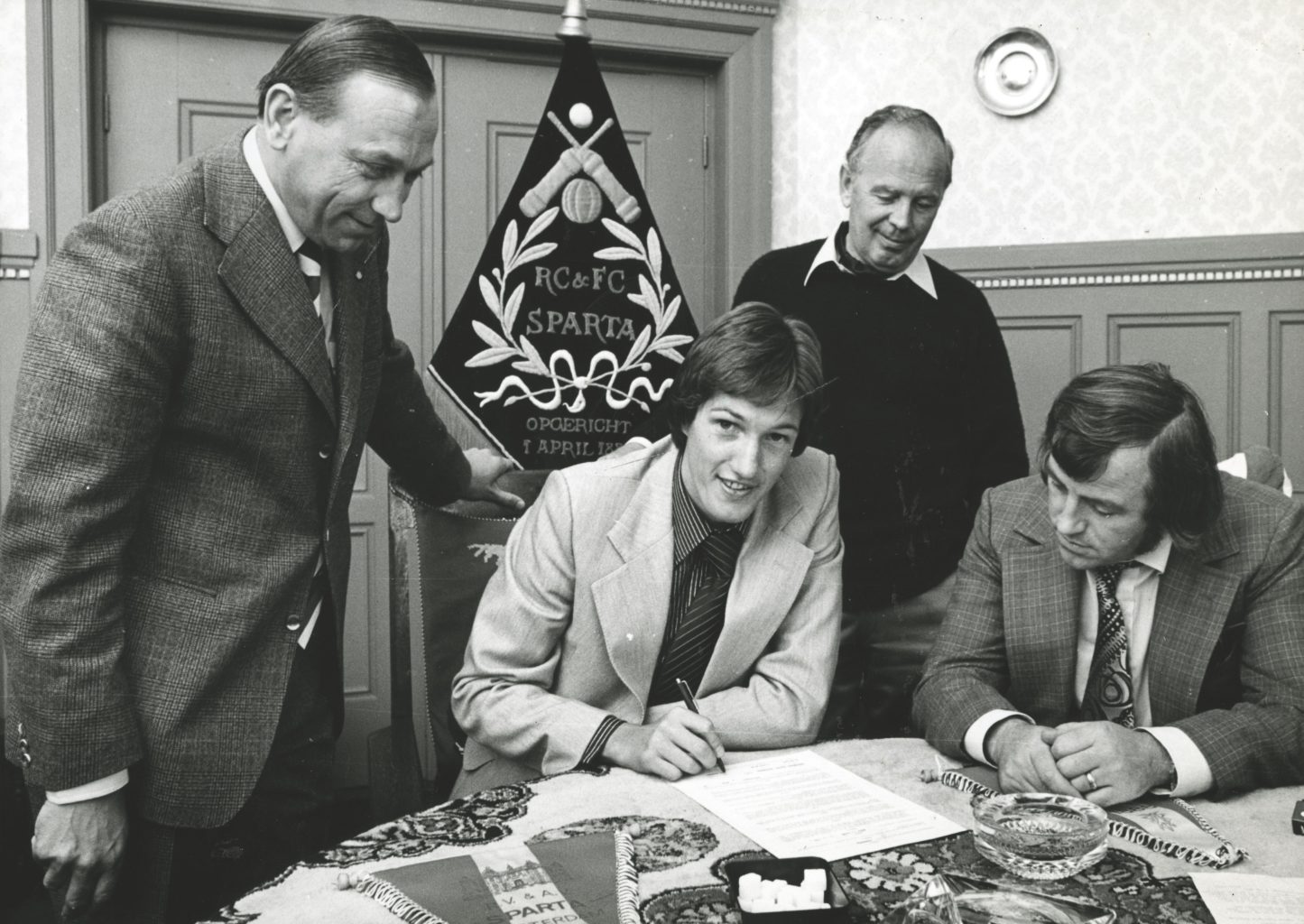 Voormalig trainer Mircea Petescu overleden Sparta Rotterdam Sparta